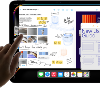 Tampilan multitasking iPadOS di iPad Pro menampilkan beberapa aplikasi yang berjalan bersamaan