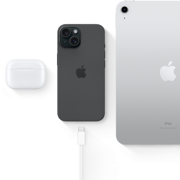 iPhone 15 dengan konektor USB-C yang menampilkan konektor sama yang bisa digunakan dengan AirPods Pro dan iPad