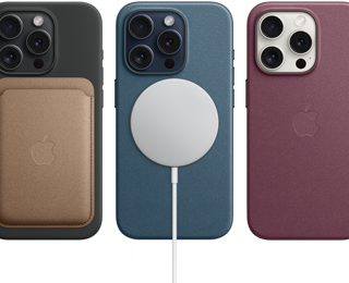 iPhone 15 yang memperlihatkan aksesori MagSafe